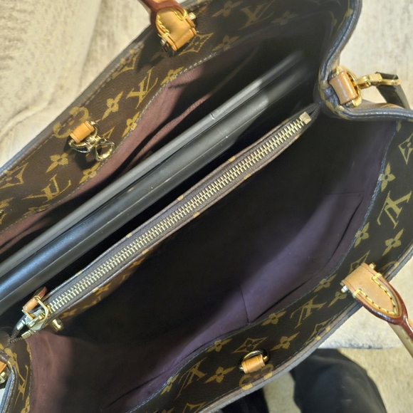 Louis Vuitton Montaigne GM – Monogram Canvas w/ Original Strap - Picture 16 of 16